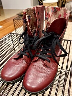 Dr. Martens Stratford Burgundy Leather Boots Floral Lined Women’s 9
